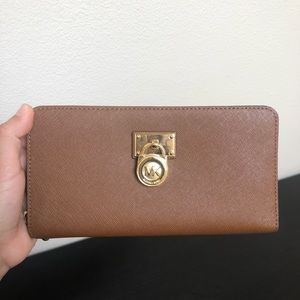 Michael Kors Hamilton Traveler Leather Wal…